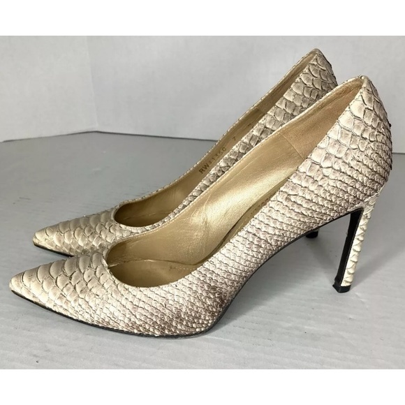Stuart Weitzman Pointed Snakeskin Pumps Leather - Picture 2 of 10